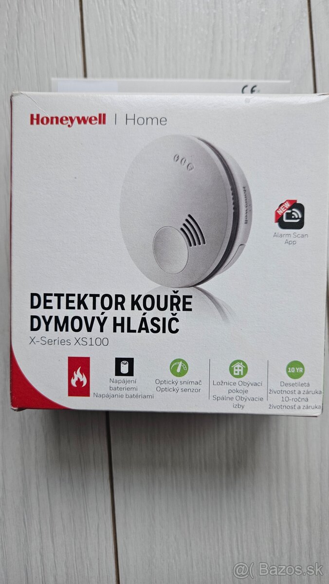 Dymovy hlasic Honeywell Home XS100