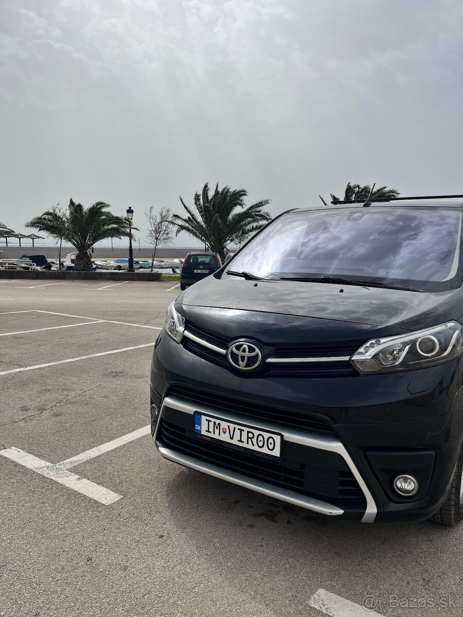 Prenájom VAN 8 miestneho auta TOYOTA PROACE