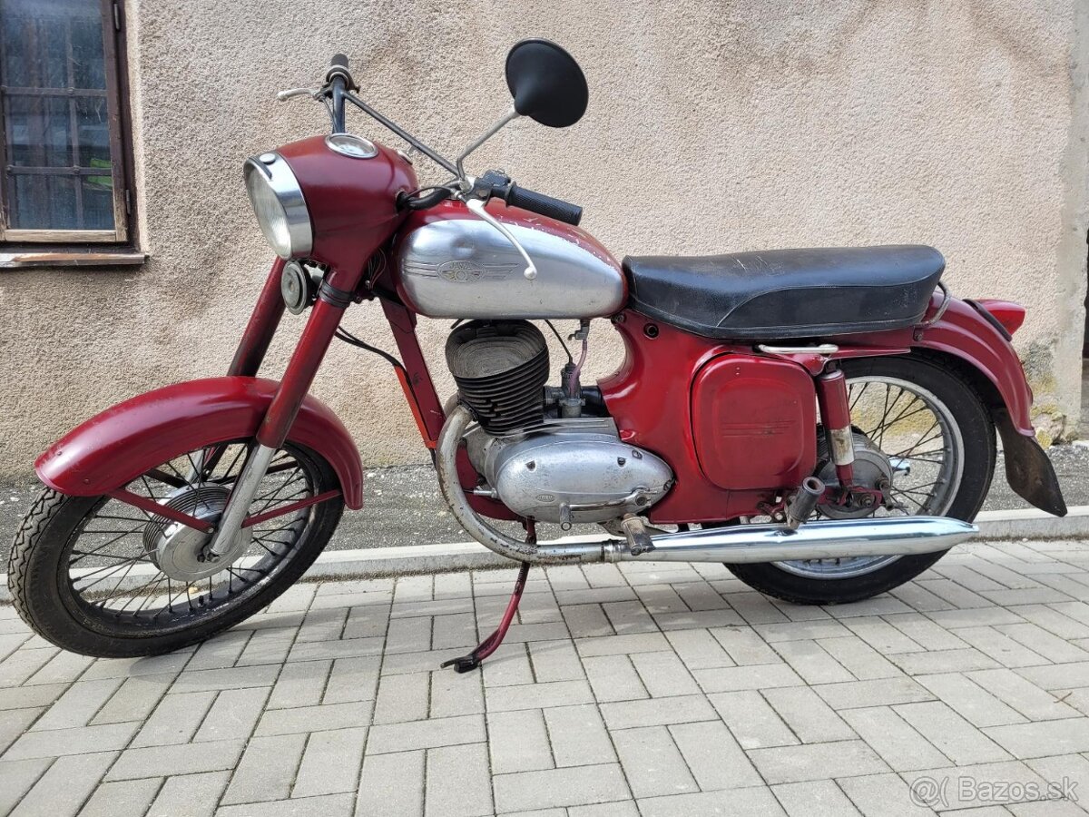 Jawa 250 590