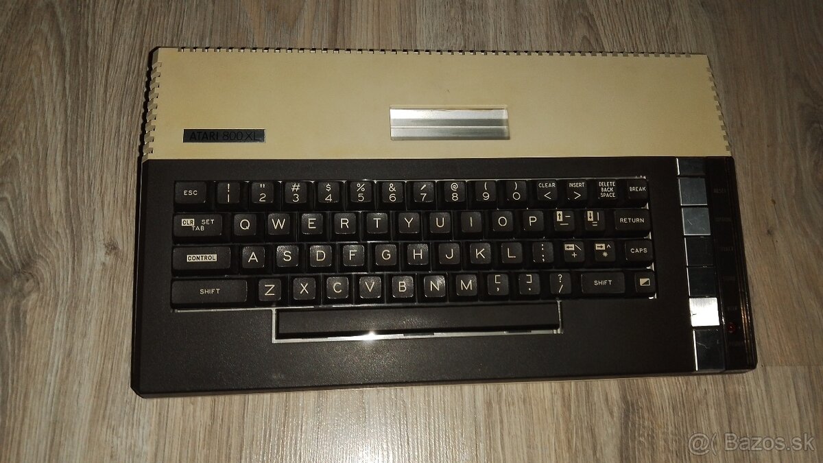 Predám počítač Atari 800 XL .