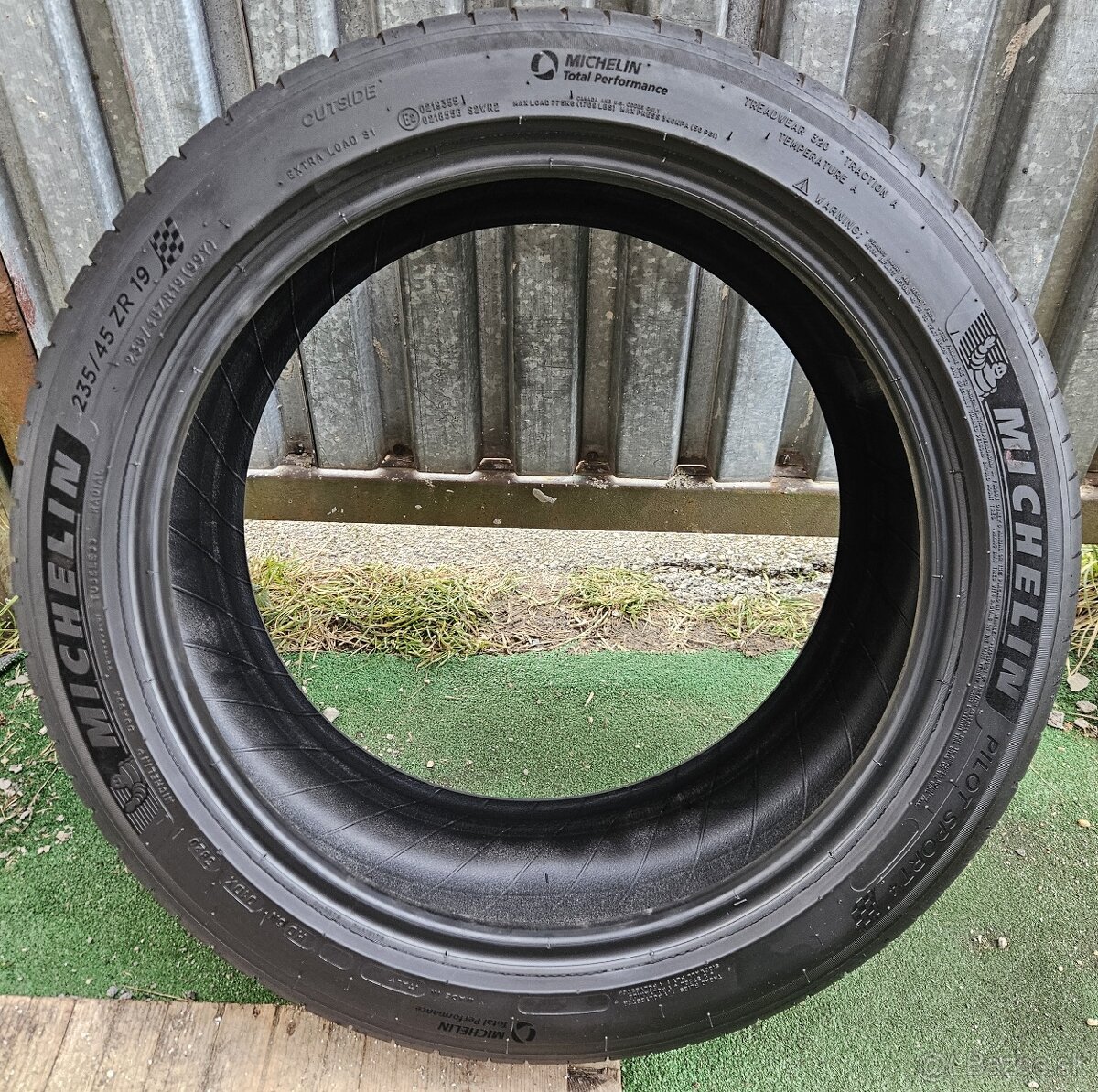 Špičkové letné pneu Michelin PILOT Sport - 235/45 ZR19 99Y