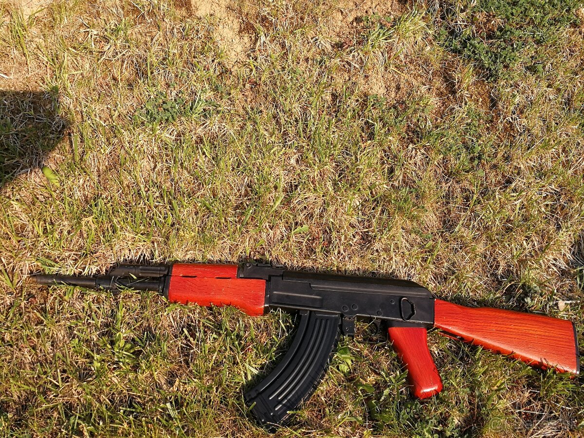 Predam AK- 47 Drevo kov