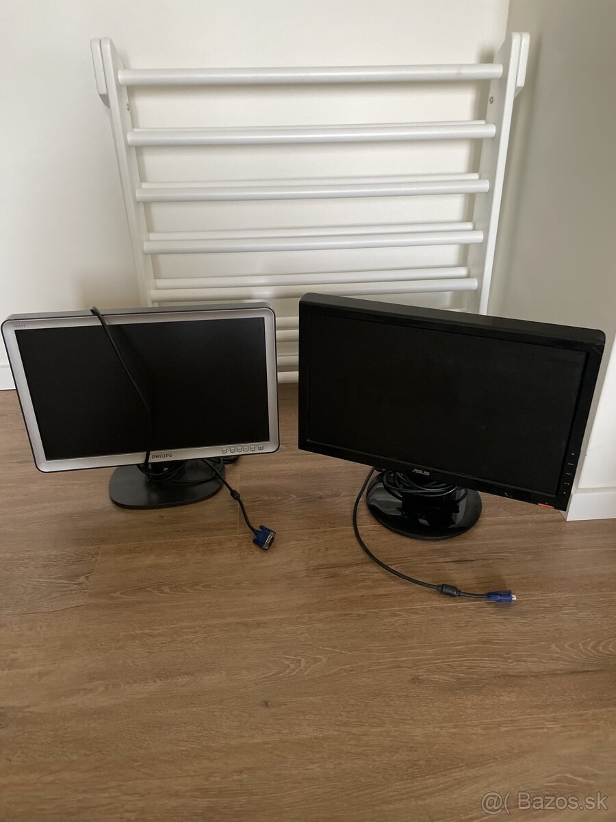 2 PC LCD monitory