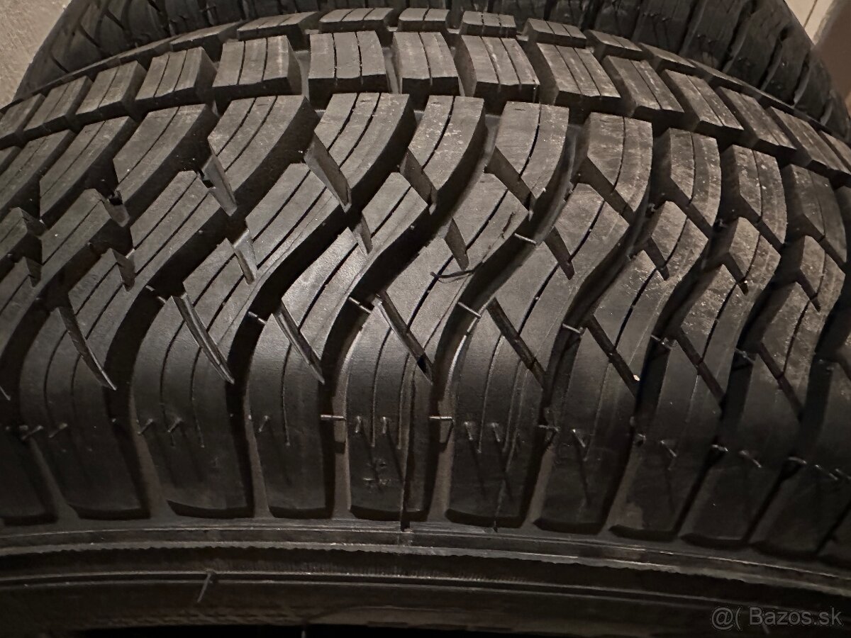 Predám nové 4 pneumatiky 215/70 R16