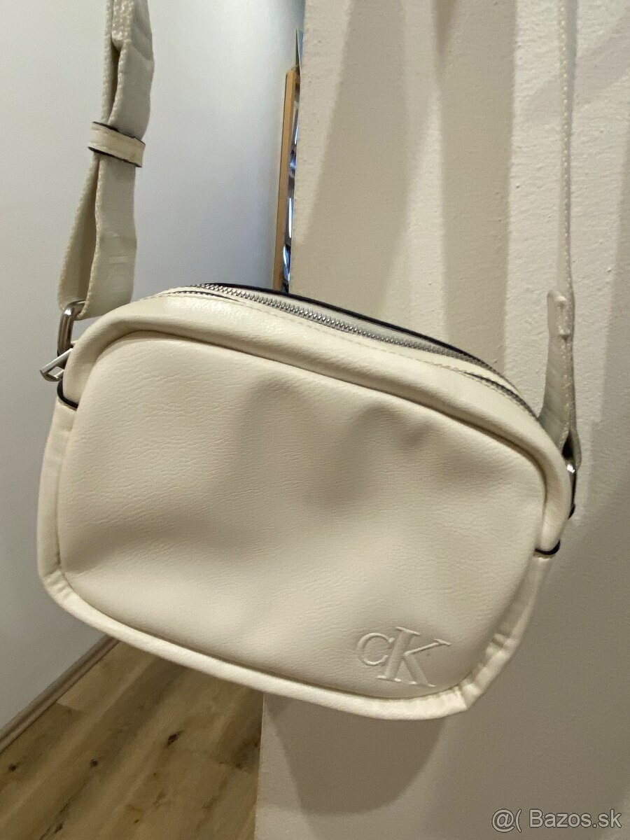 Biela Calvin Klein camera bag