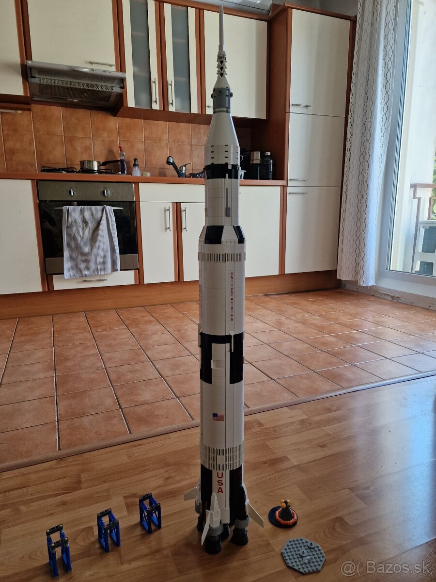 Lego NASA Apollo Saturn V