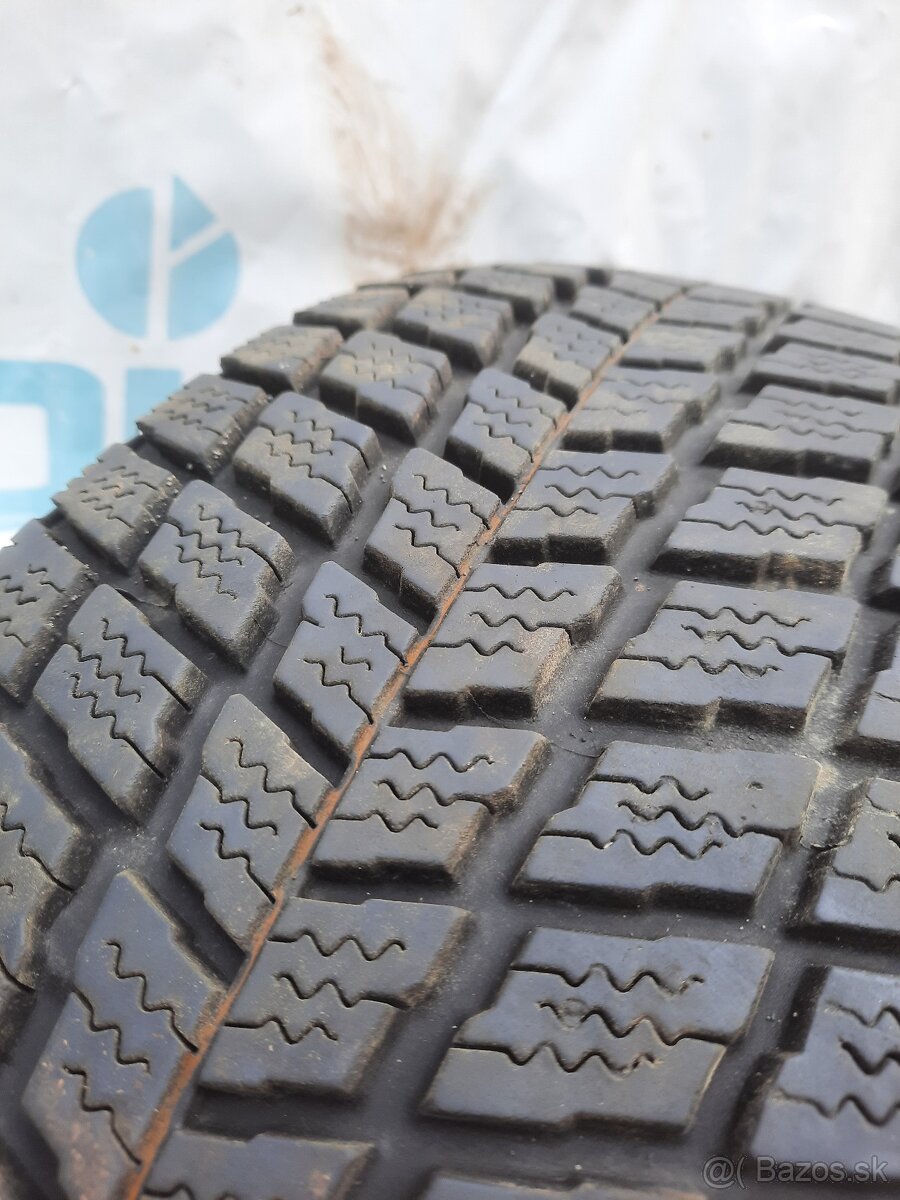 Predám zimné pneumatiky 215/65 R16