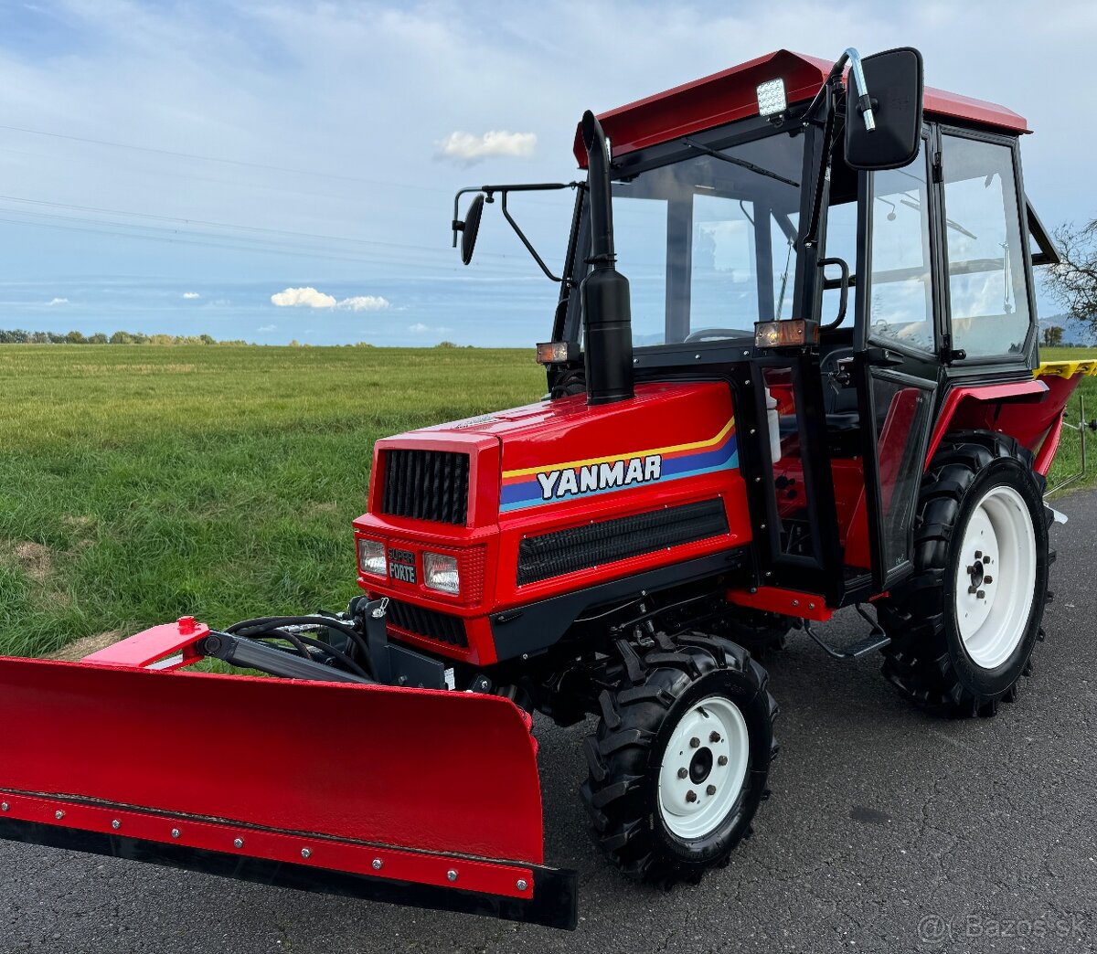 Japonský traktor YANMAR F18D Diesel 3 válec, 18HP