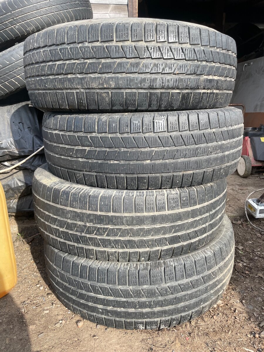 235/75R15 Pirelli