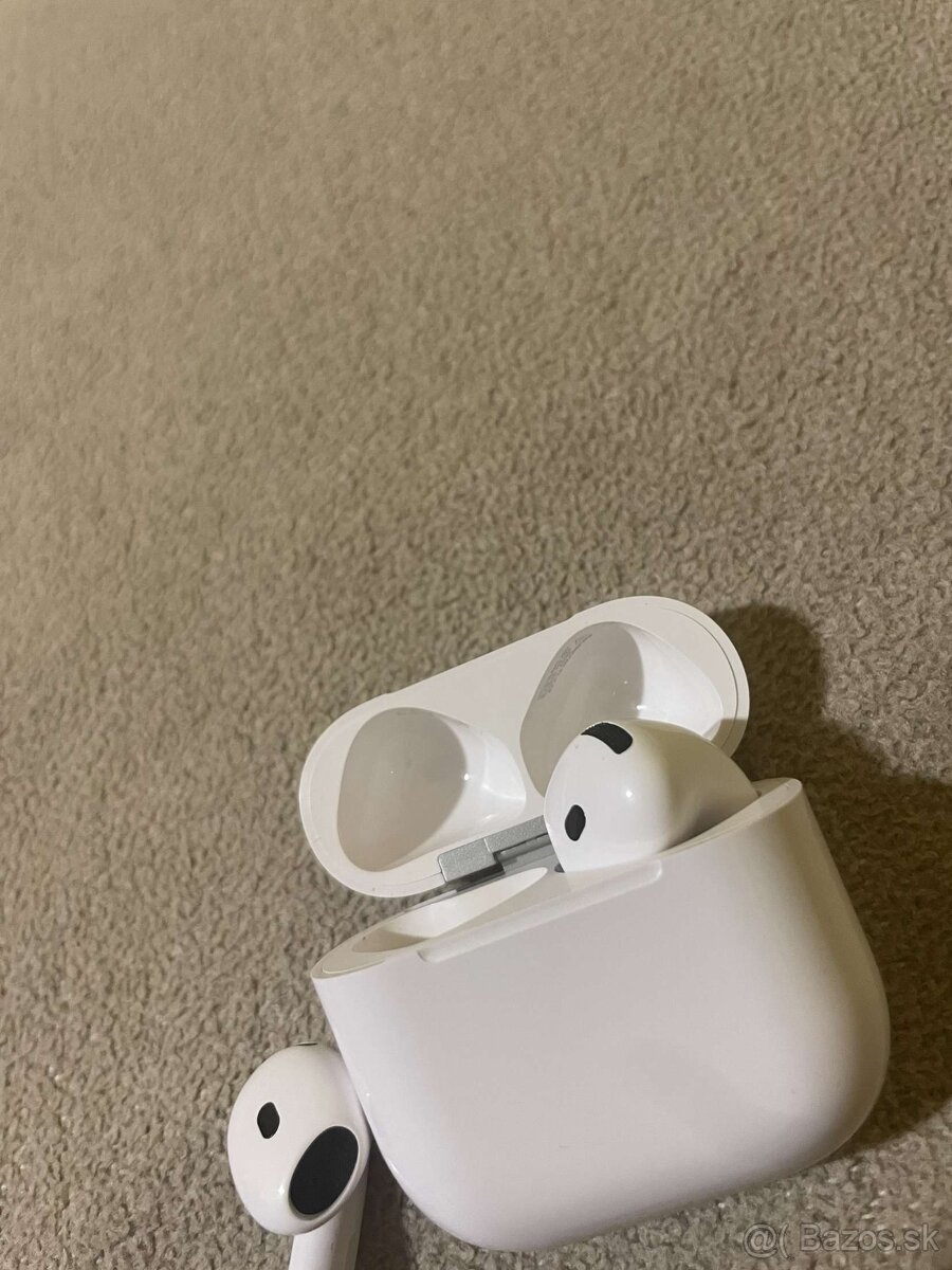 AirPods 4 slúchadlá