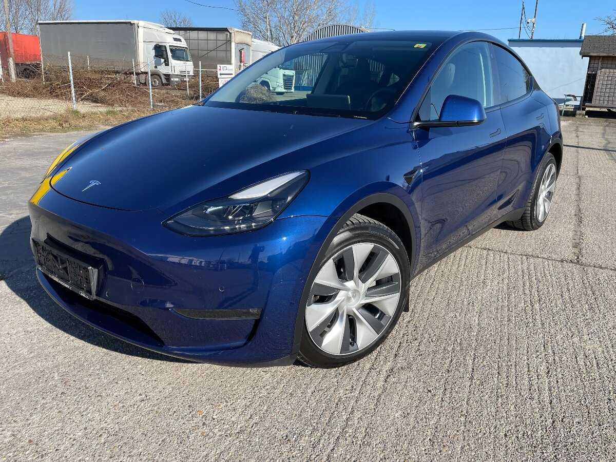 Tesla model Y Long Range AWD Dual motor.