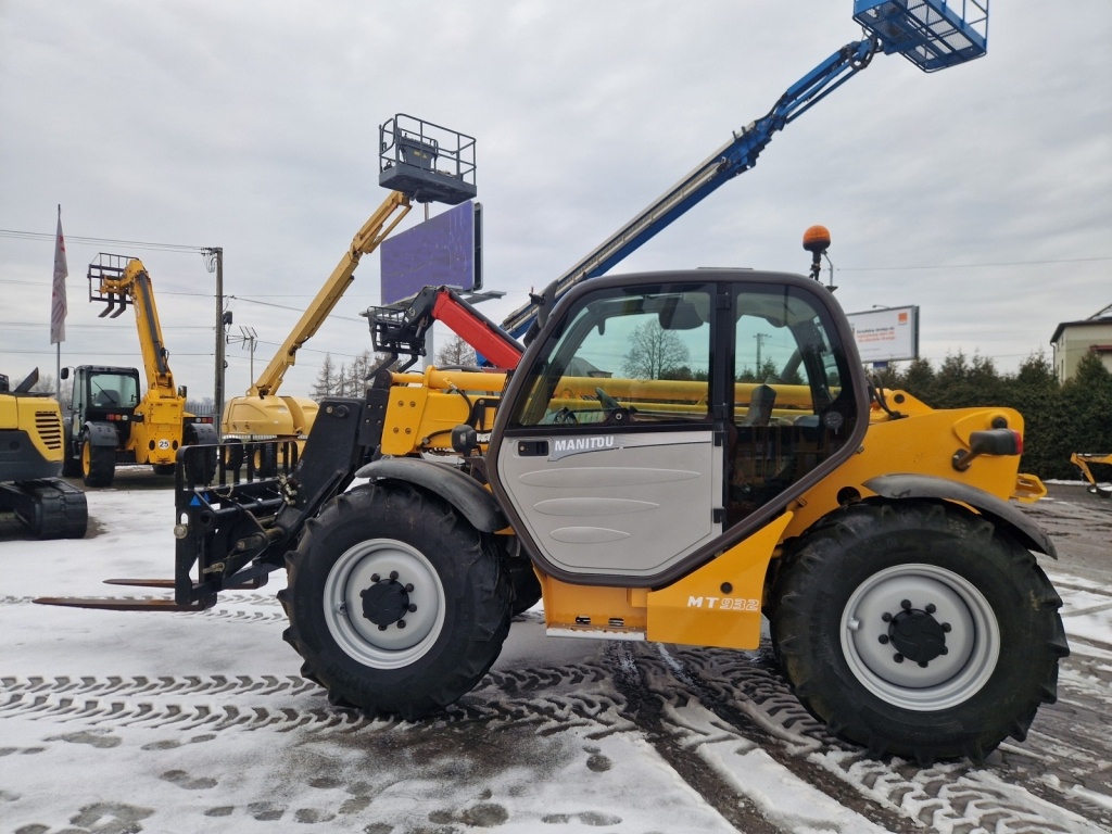 Teleskopický nakladač MANITOU MT 932-E3