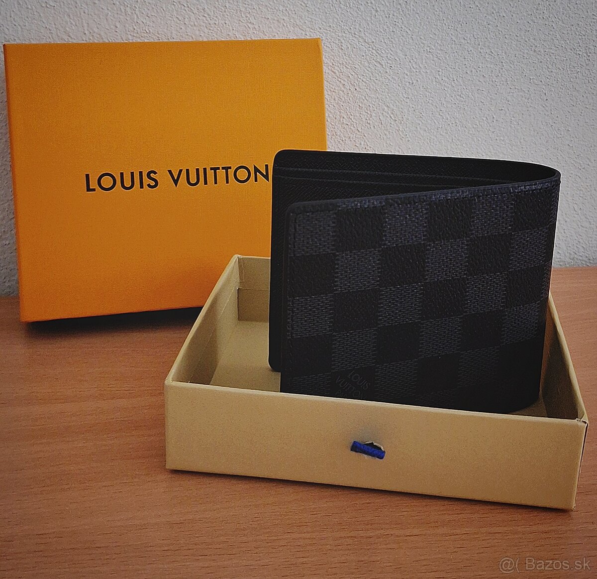 • Peňaženka značky Louis Vuitton •