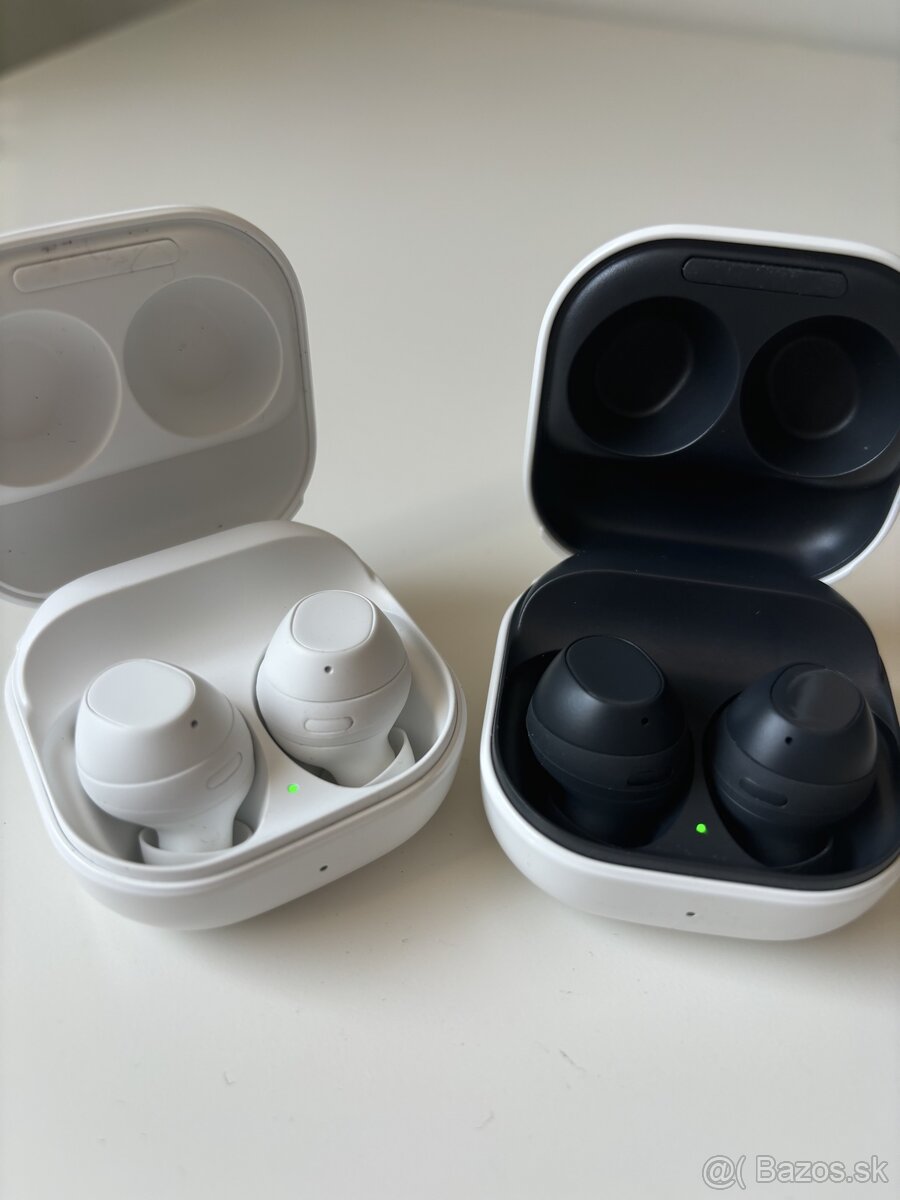 Samsung Galaxy Buds FE čierna a biela farba