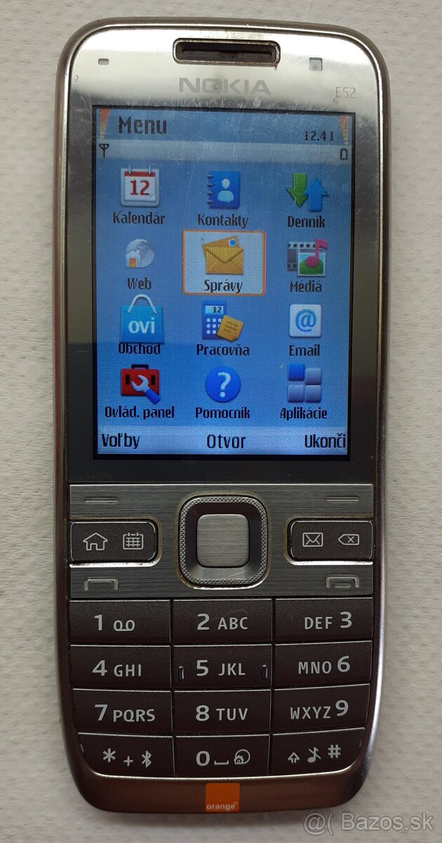 Nokia E52