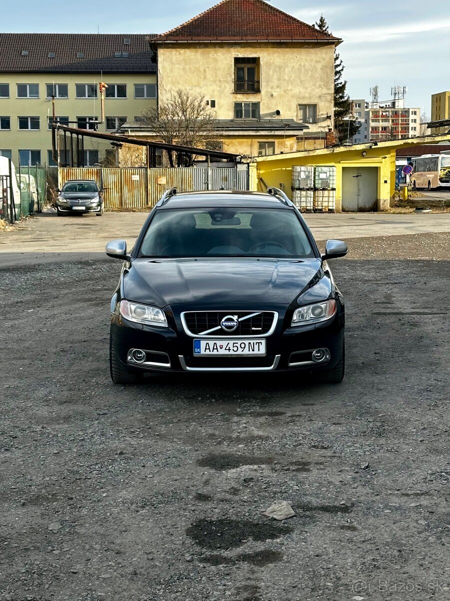 VOLVO V70 R-DESIGN