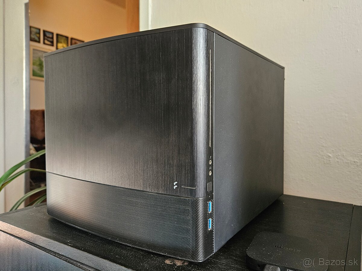 Fractal Design Node 804 (Server/HTPC skrina)