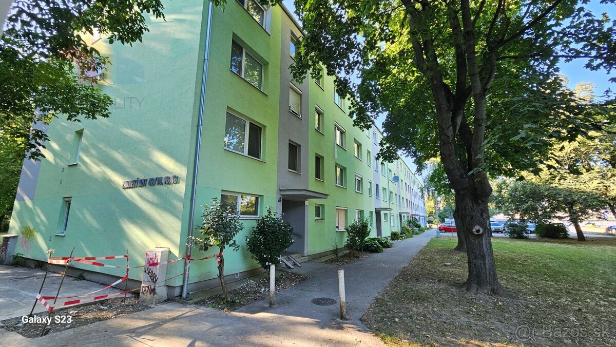 Štýlový zariadený 3-izbový byt s loggiou Piešťany, 64 m² A. 