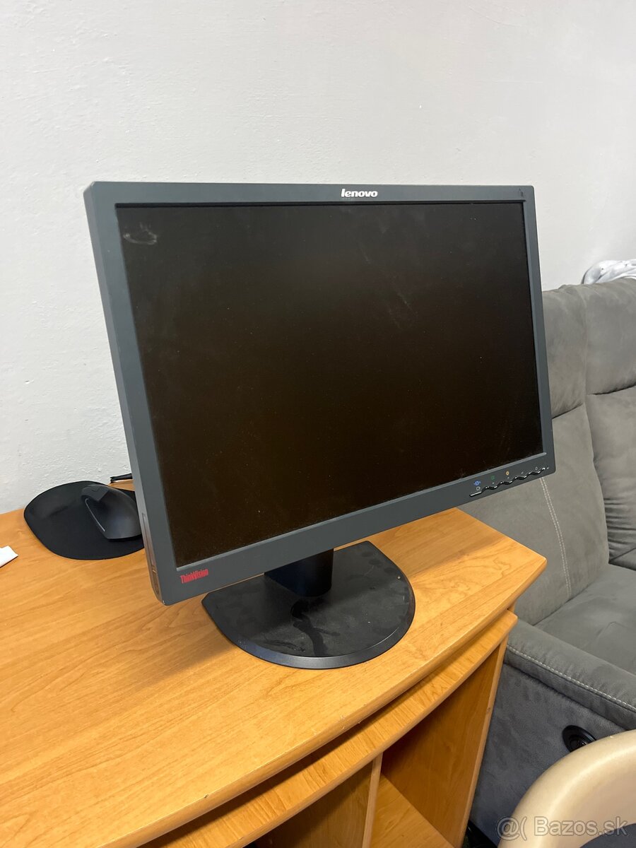 Nepoškodený monitor 56cm