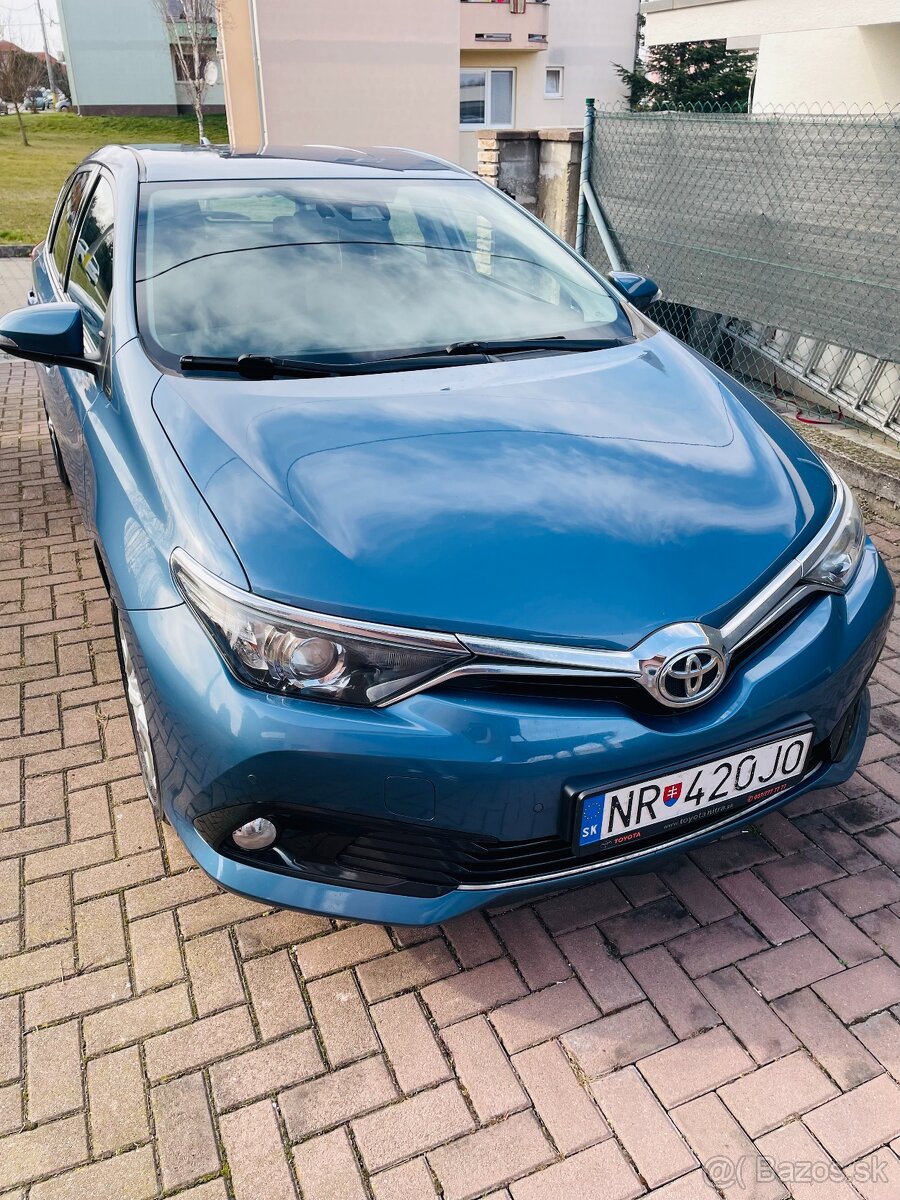 Toyota Auris 1.6 MT Hatchback