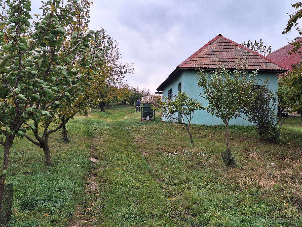 EXKLUZÍVNE Predaj 17,5 á pozemku,klen.pivnica, vin.domček, P