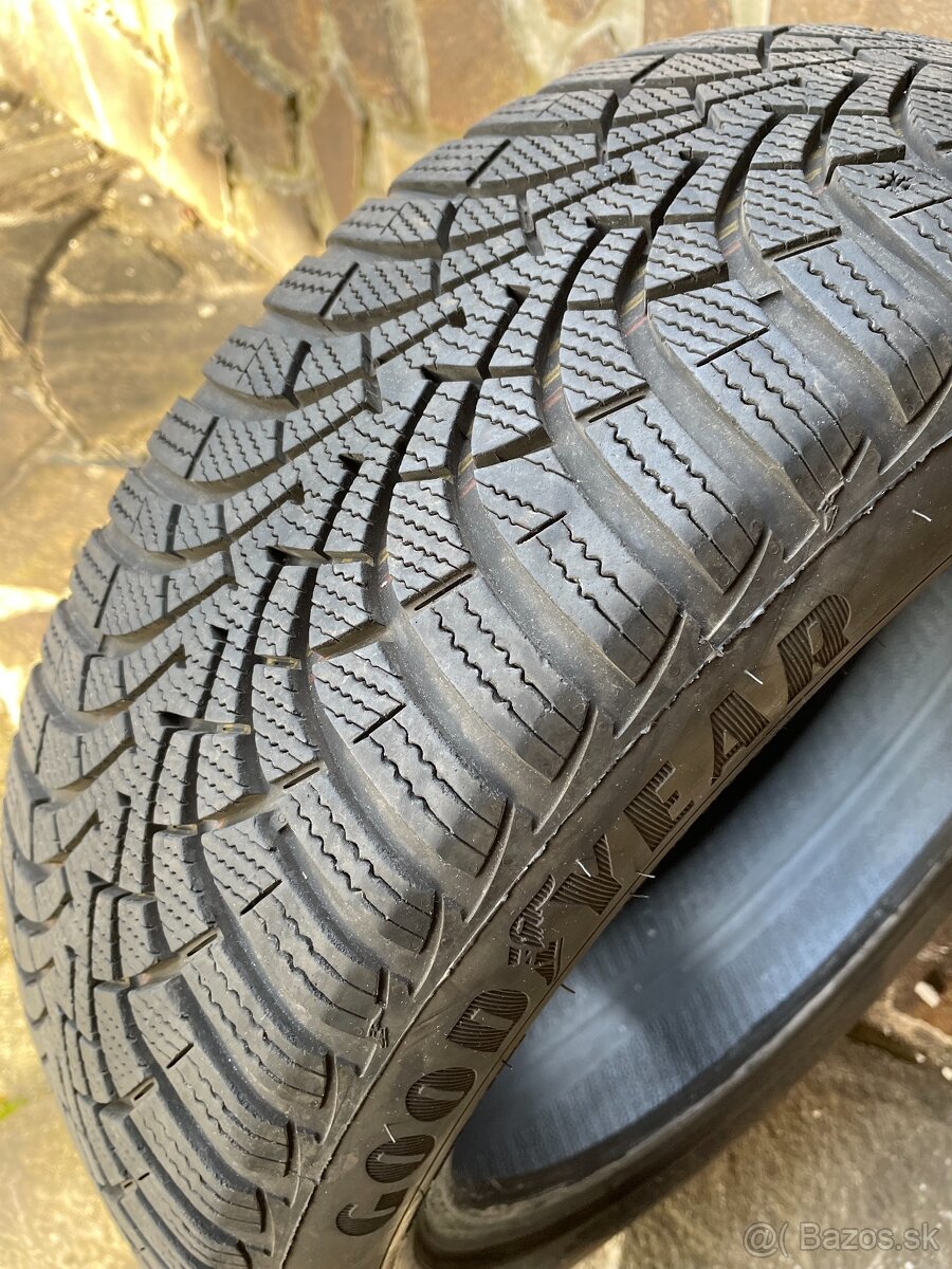 Predám zimné pneu GOODYEAR ULTRAGRIP 9 - R16