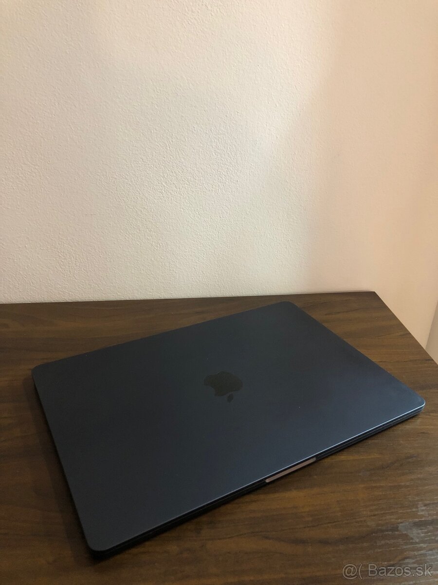 Predám MacBook Air M2 8GB RAM/256 GB