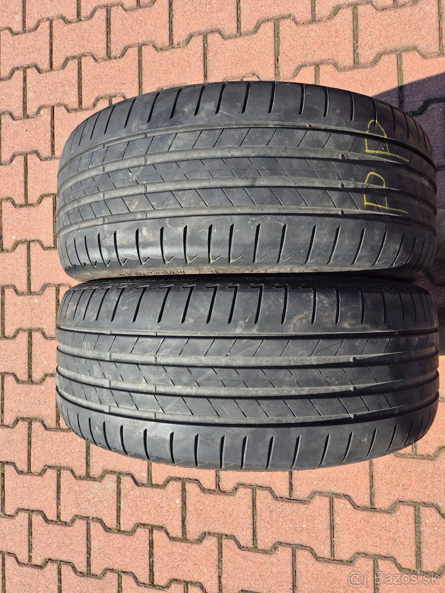 225/40R19