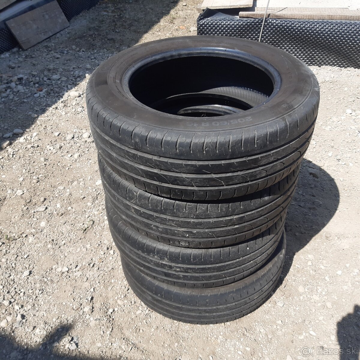 Predam pneu conti 205/60R16