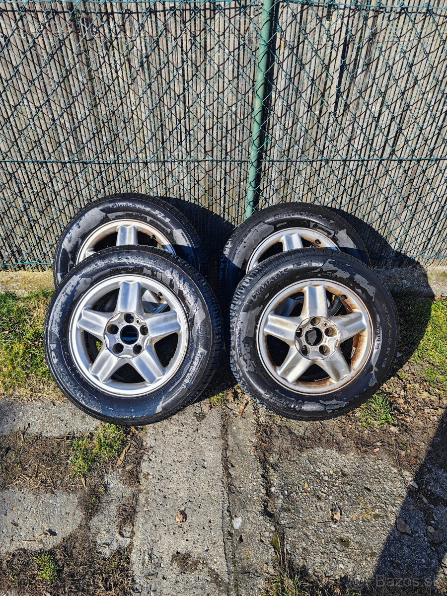 Na predaj elektróny s pneumatikami Pirelli 195/65R15