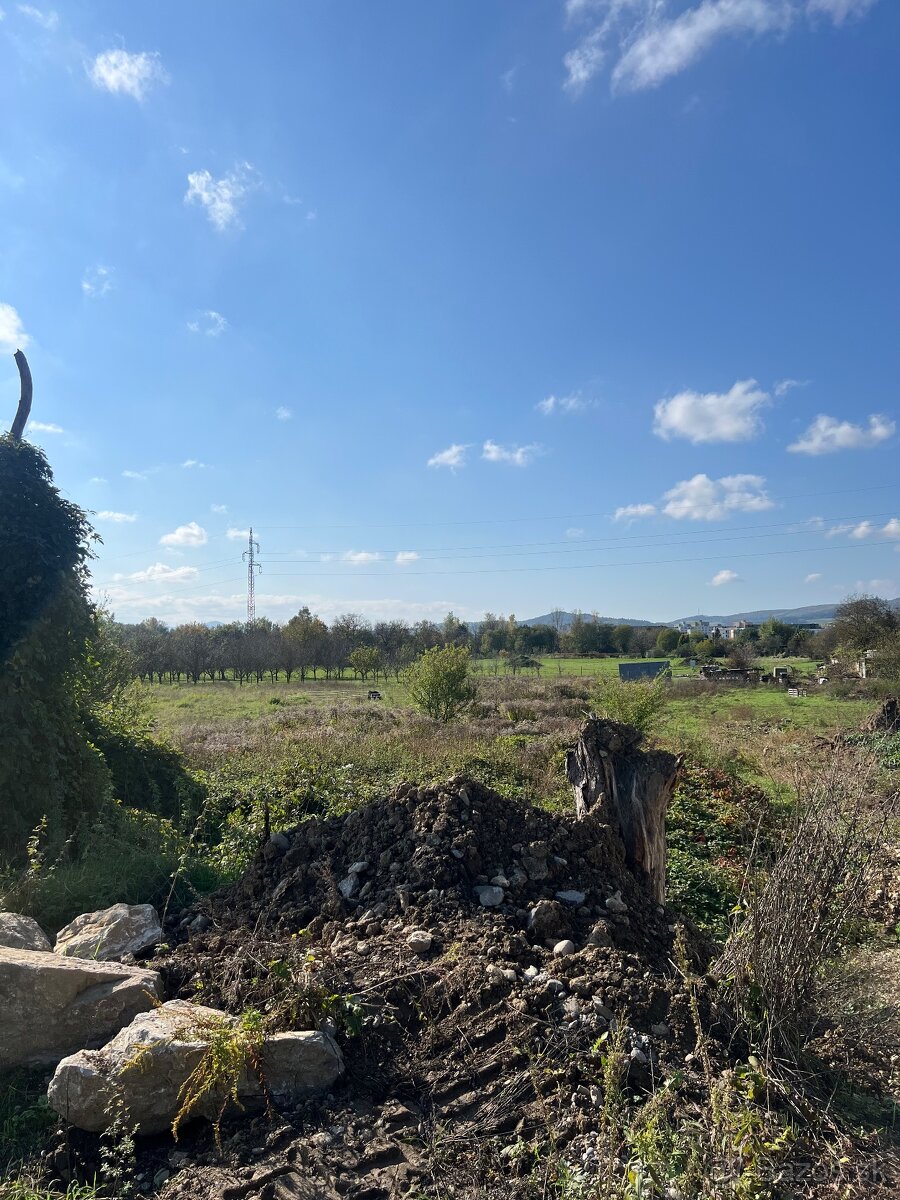 Lukrativny slnecny rovny pozemok Puchov - Pod Zabrehom