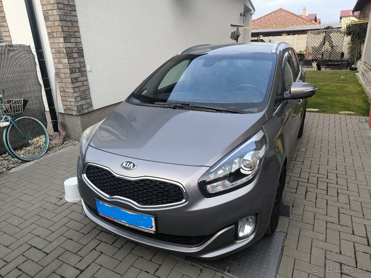 Predam osobny automobil Kia Carens