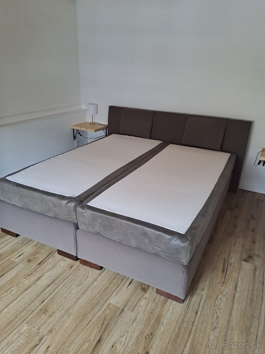 Boxspring manželská posteľ