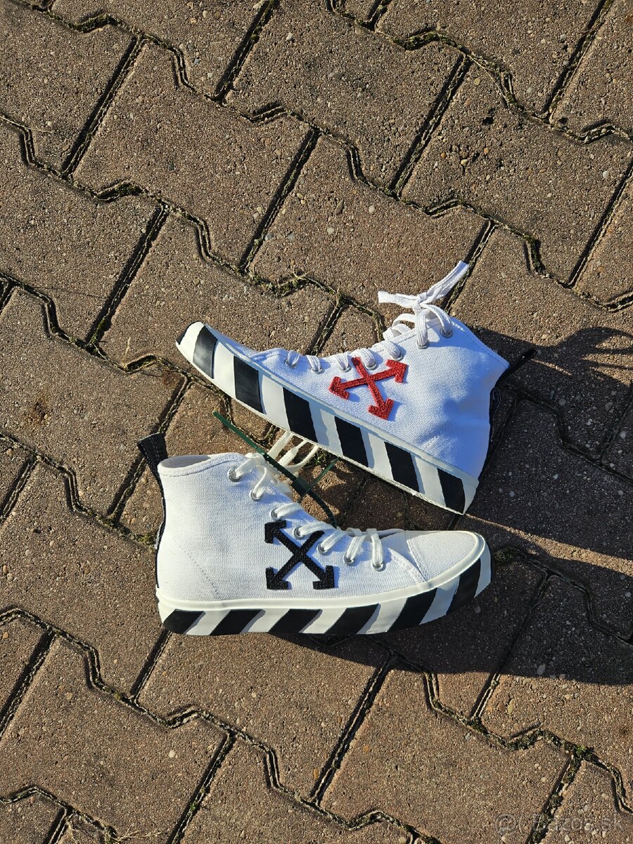 Off-White mid top converse- 43