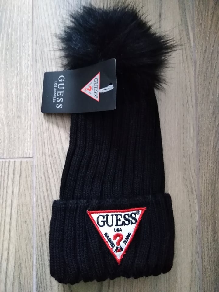 čiapka Guess