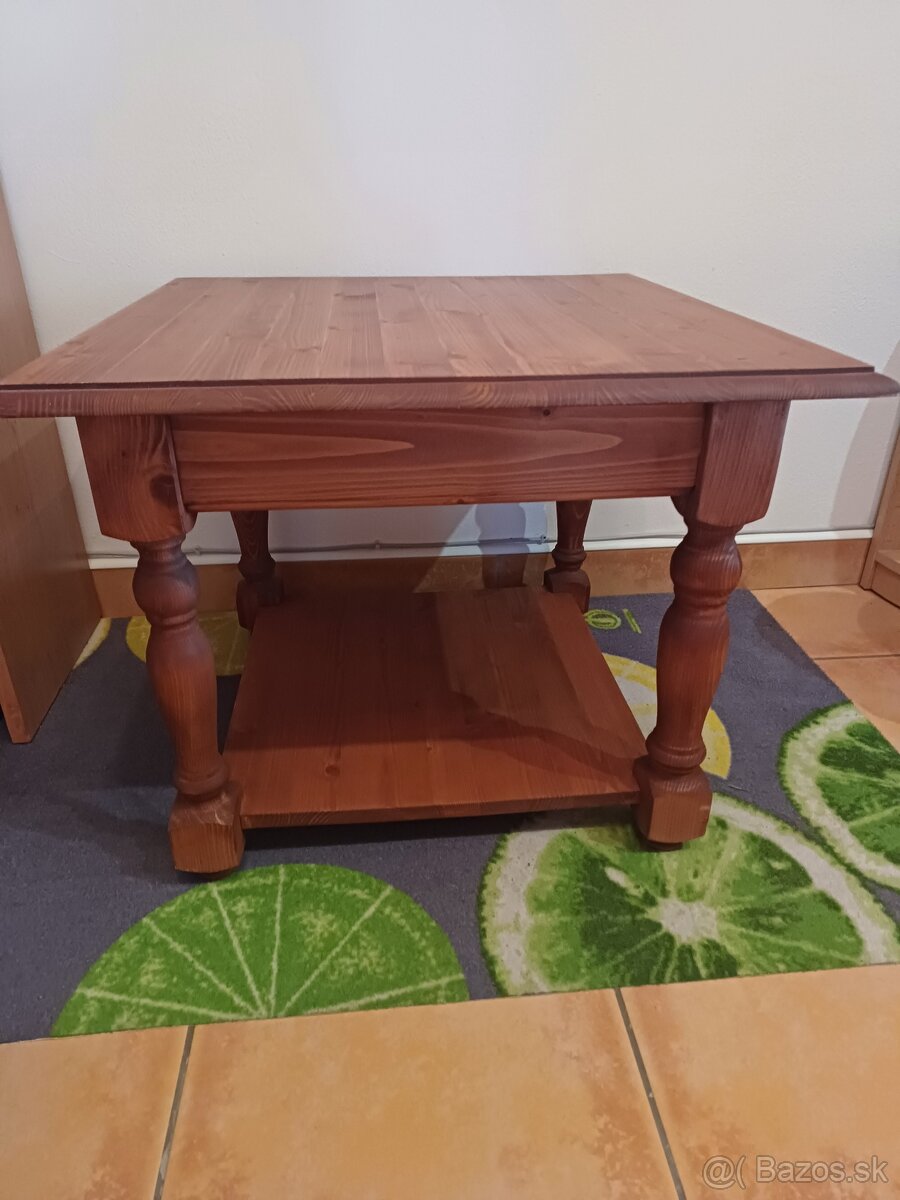 Drevený  stolík 60×60 cm