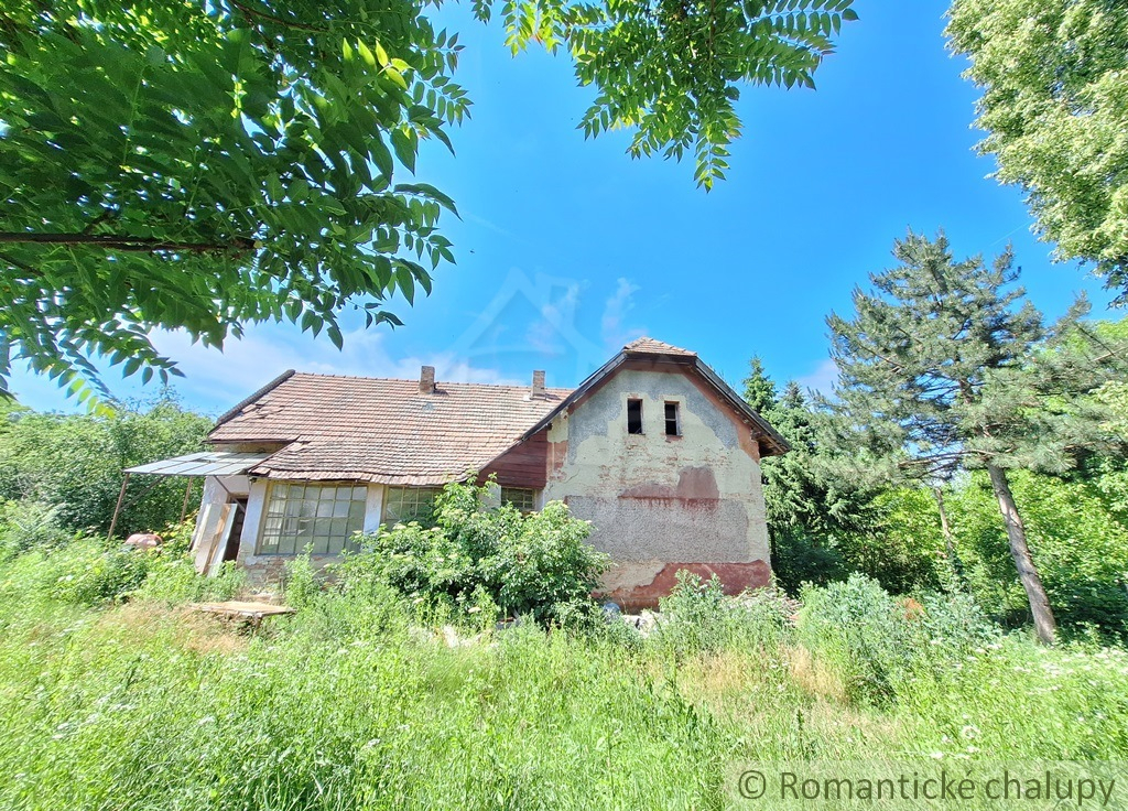 Pôvodný dom na rozľahlom vyše 6000m2 pozemku v kľudnej čas