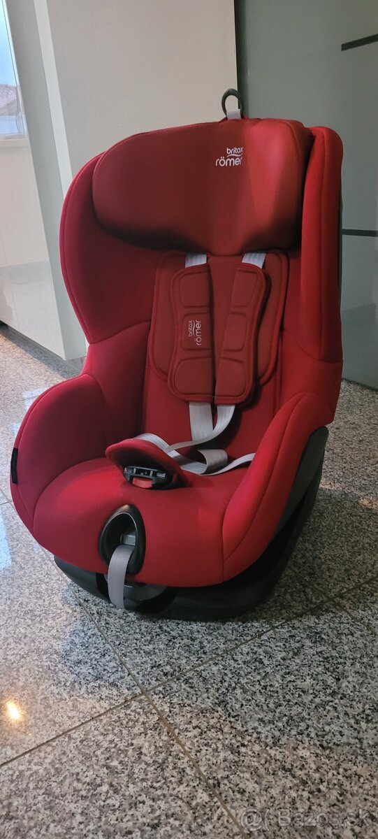 Britax Romer Trifix2 i-size isofix