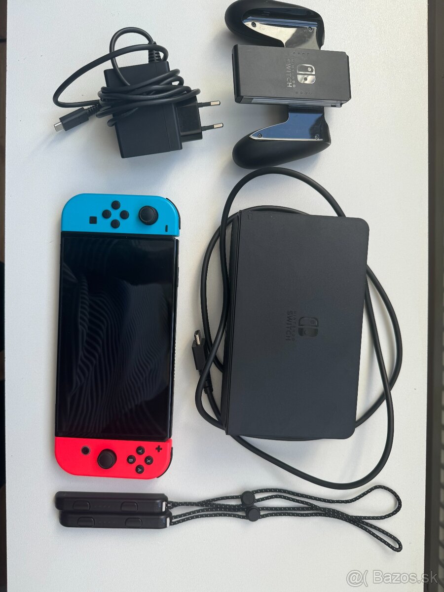 Nintendo Switch OLED + 3 hry