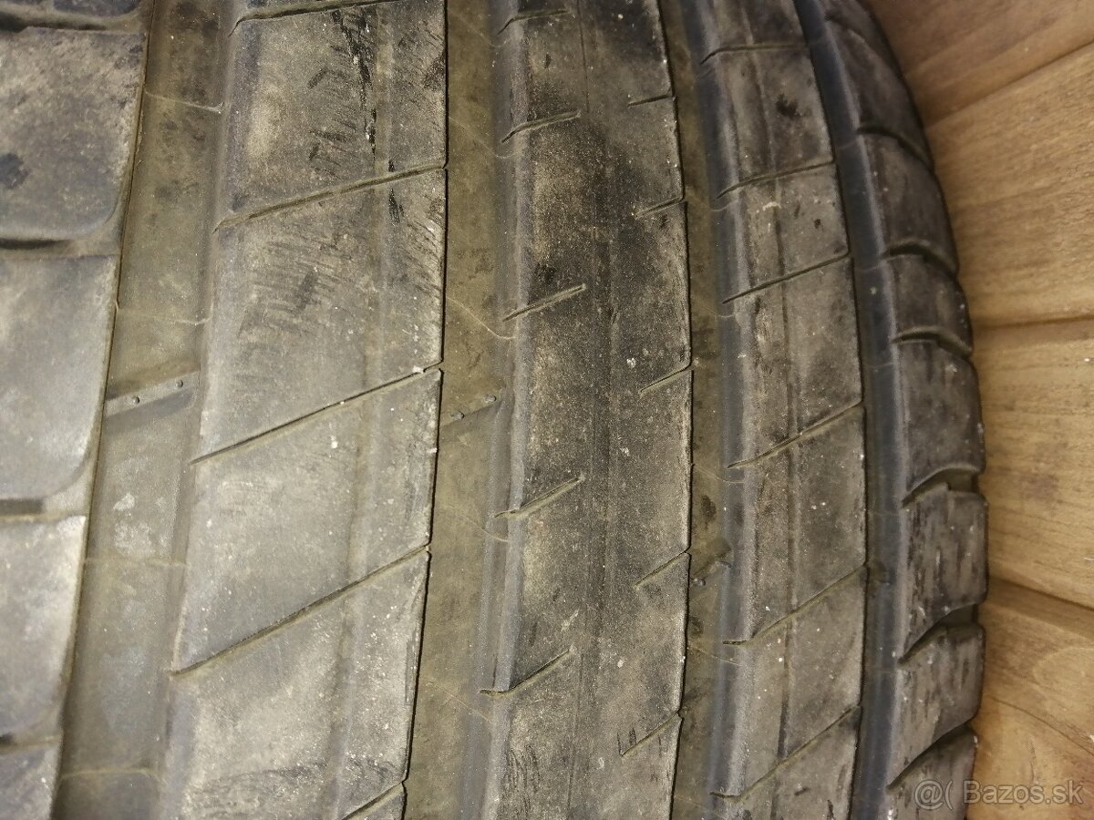 275/45 r21