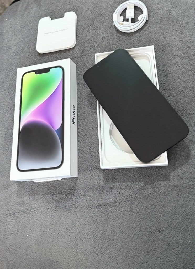 Predám Apple iPhone 14 Plus 128GB Black Minimálne známky