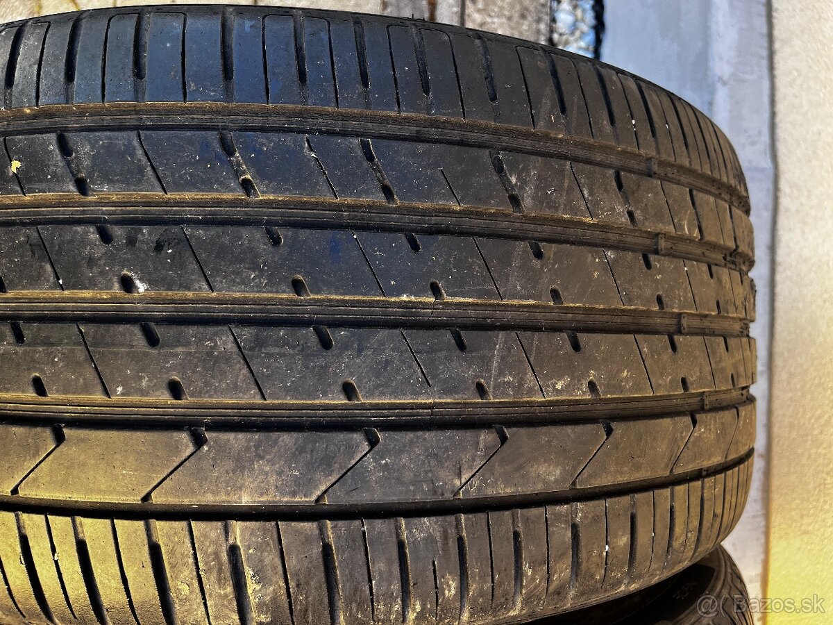 285/35R22 Hankook letne