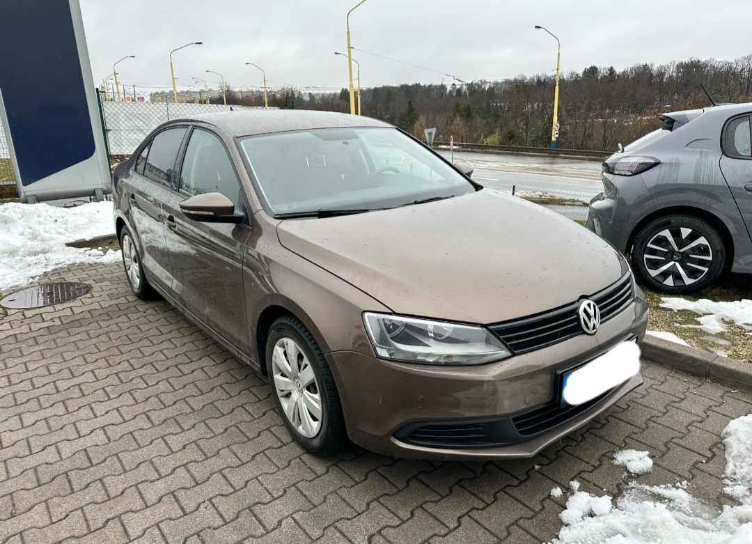 Predam Volkswagen Jetta, 1.2tsi, 77kw, 2014