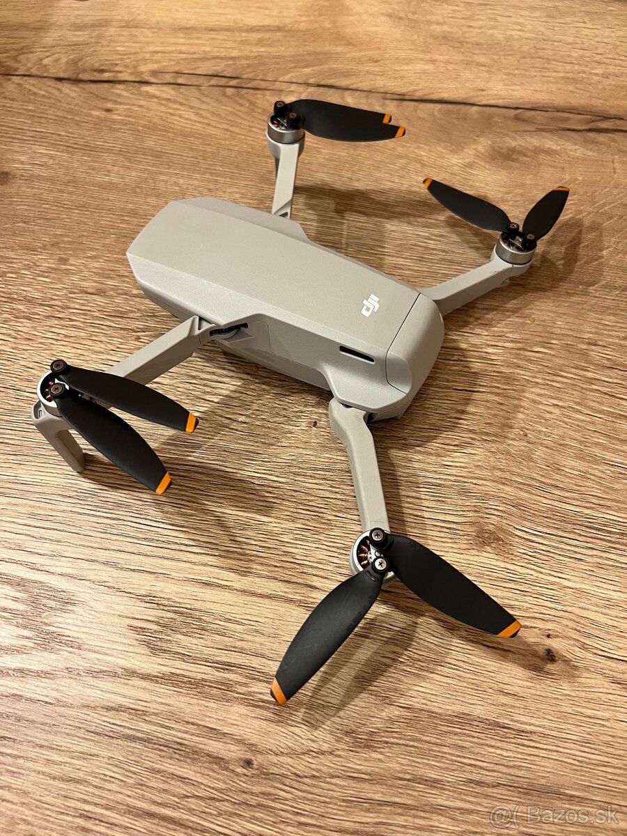 DJI Mini 2 SE Fly More Combo