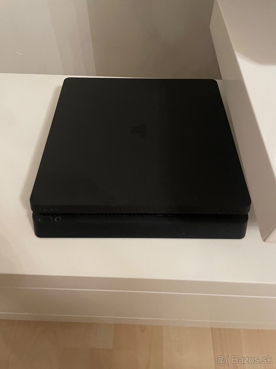 Playstation 4 na predaj