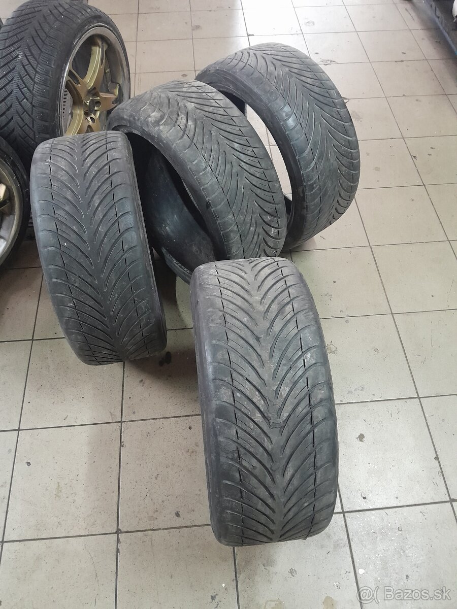 235/35 r19