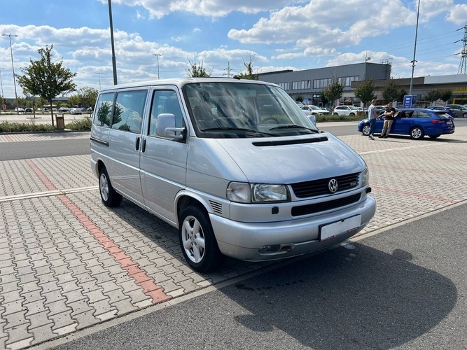 Volkswagen Caravelle 2.5 TDi 9 míst digi klima TZ