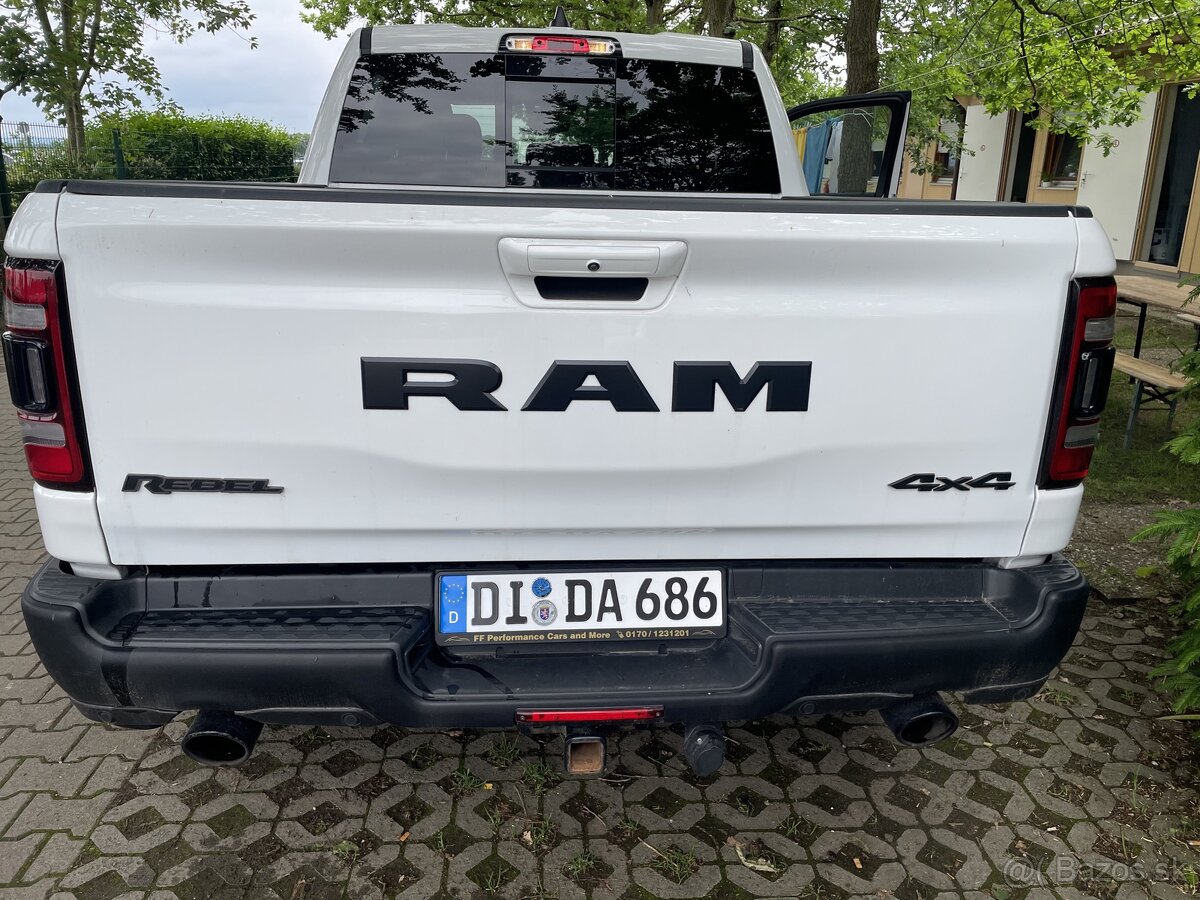 Dodge Rám