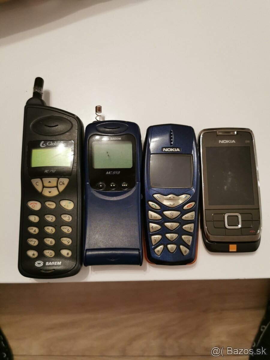 Staré mobilné telefóny Nokia Siemens Sagem Retro