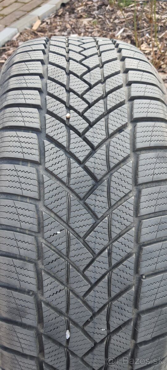 Predam pneumatiky 235/55 R19 zimne